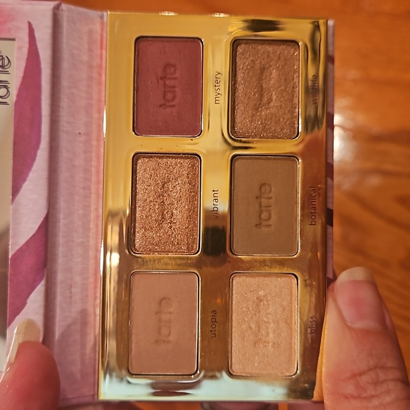 Makeup - Picture 8 of 8